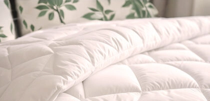 Couette blanche moelleuse illustrant l’entretien couette à domicile